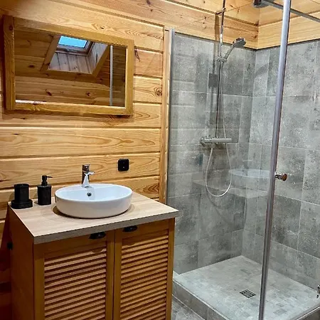 тіні предків בקתה